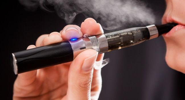 Τα Ηλεκτρονικά Τσιγάρα Κάνουν Παρόμοια Ζημιά στα Αγγεία όσο και τα Παραδοσιακά Τσιγάρα.