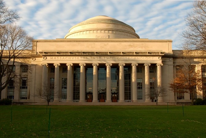 Έλληνες Επιστήμονες στις Έρευνες του ΜΙΤ για τον Κορωνοϊό