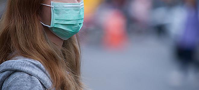 Θα Χρειαστεί να Μάθουμε να Ζούμε με τη Μάσκα.