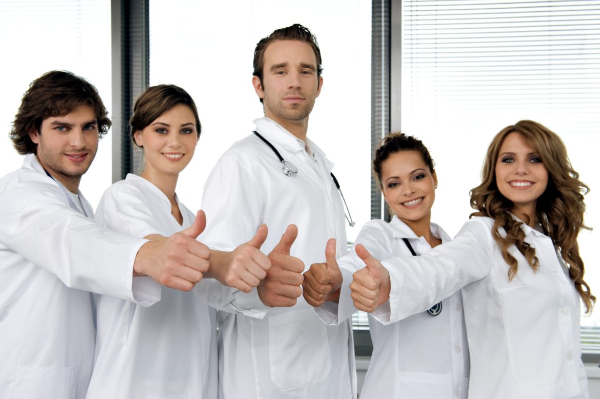 Οι περισσότεροι από εμάς βλέπουμε τον κόσμο ευνοϊκότερο απ’ ότι είναι στην πραγματικότητα. Οι περισσότεροι από εμάς βλέπουμε τον κόσμο ευνοϊκότερο απ’ ότι είναι στην πραγματικότητα.