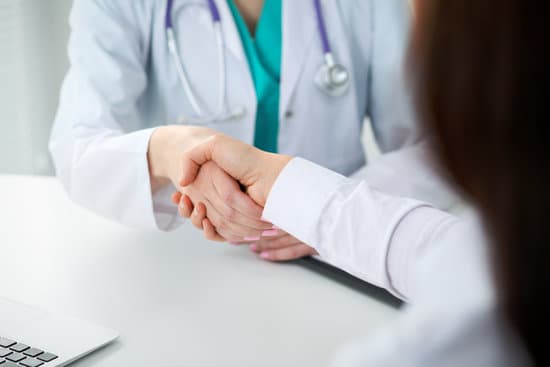 Είναι γνωστό μέχρι σήμερα ότι η συμπεριφορά ενός ιατρού επηρεάζει την κλινική ανταπόκριση των ασθενών σε οποιαδήποτε συνιστώμενη θεραπεία. Είναι γνωστό μέχρι σήμερα ότι η συμπεριφορά ενός ιατρού επηρεάζει την κλινική ανταπόκριση των ασθενών σε οποιαδήποτε συνιστώμενη θεραπεία.