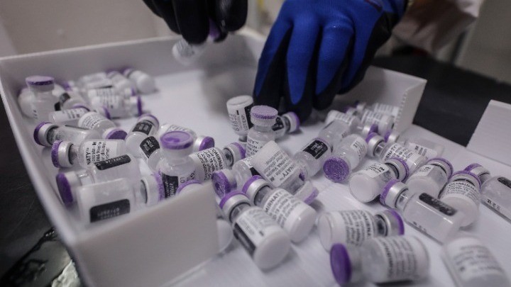 Παρενέργειες από το Εμβόλιο της Ρωσίας κατά του Κορωνοϊού Παρενέργειες από το Εμβόλιο της Ρωσίας κατά του Κορωνοϊού