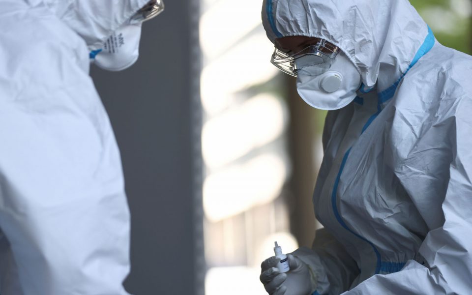 Περίπου 1 στους 10 Μπορεί να Έχει Μολυνθεί από COVID-19. Περίπου 1 στους 10 Μπορεί να Έχει Μολυνθεί από COVID-19.