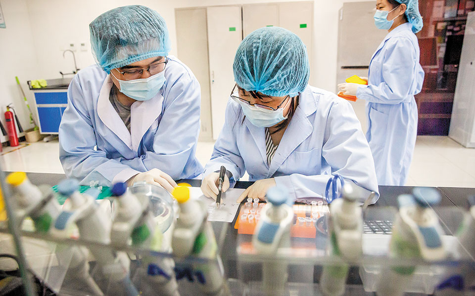 Ερευνητική Μελέτη Υποδεικνύει ότι το Νέο Στέλεχος του Κορωνοϊού Είναι πιο Μολυσματικό.