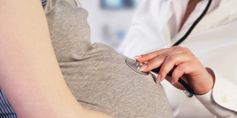 Ενδομήτρια Επέμβαση Εμβρύου για Πρώτη Φορά στην Ελλάδα σε Έγκυο με Λοίμωξη COVID-19.