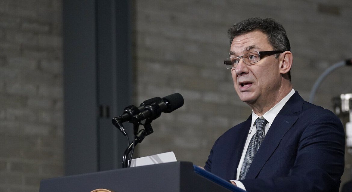 Ρεαλιστική η Επιστροφή στη Φυσιολογική Ζωή το Φθινόπωρο Δηλώνει ο Διευθύνων Σύμβουλος της Pfizer.