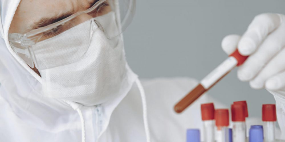 Η Έγκαιρη Χορήγηση Μονοκλωνικών Αντισωμάτων Φαίνεται να Μειώνει τις Νοσηλείες και τη Θνησιμότητα.