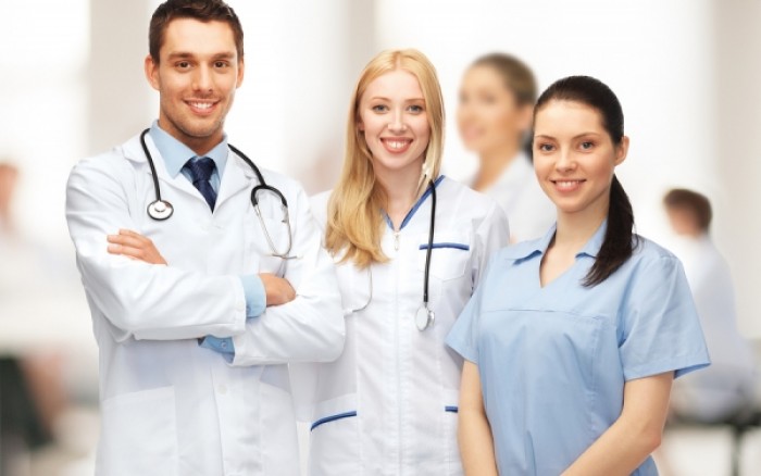 Οι Εκστρατείες για την Ενίσχυση των Εμβολιασμών θα Πρέπει να Αναδείξουν τις Φωνές των Ιατρών.