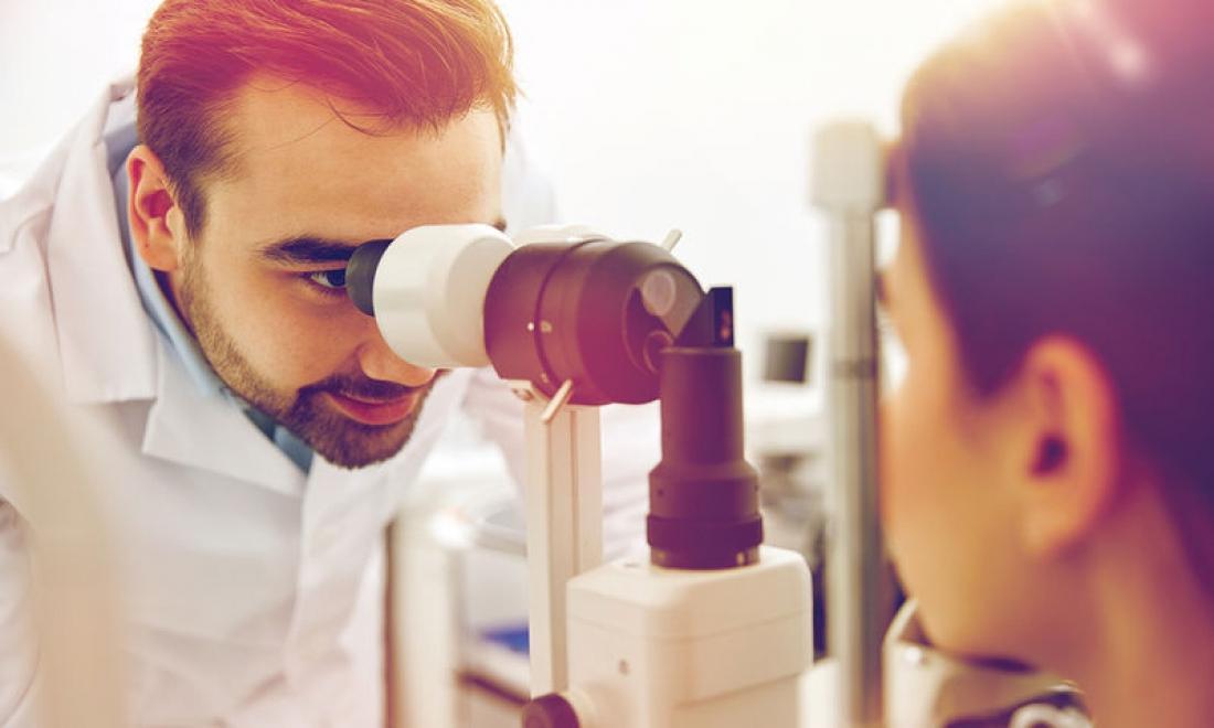 Αυξημένος ο Κίνδυνος Άνοιας για τους Ανθρώπους με Εκφύλιση της Ωχράς Κηλίδας, Καταρράκτη και Άλλες Παθήσεις των Ματιών.