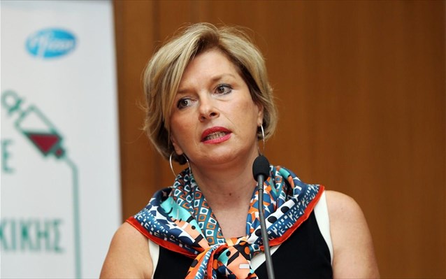 5.305 Αναστολές σε Ανεμβολίαστους Επαγγελματίες Υγείας Αναφέρει η Μίνα Γκάγκα.