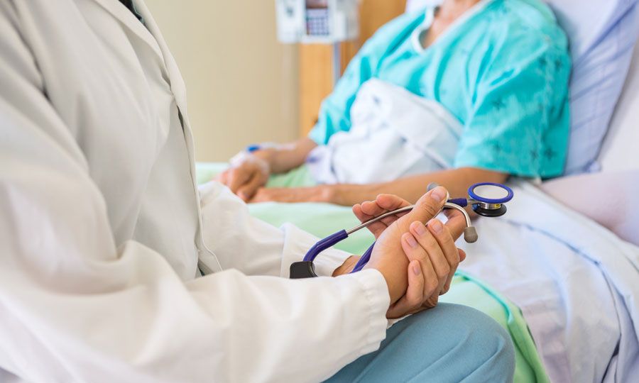 Είτε οι ασθενείς μοιράζονται τις ανησυχίες σχετικά με το κόστος της θεραπείας τους με τους γιατρούς, είτε όχι, το οικονομικό αποτελεί ένα σημαντικός παράγοντας λήψης αποφάσεων. Είτε οι ασθενείς μοιράζονται τις ανησυχίες σχετικά με το κόστος της θεραπείας τους με τους γιατρούς, είτε όχι, το οικονομικό αποτελεί ένα σημαντικός παράγοντας λήψης αποφάσεων.