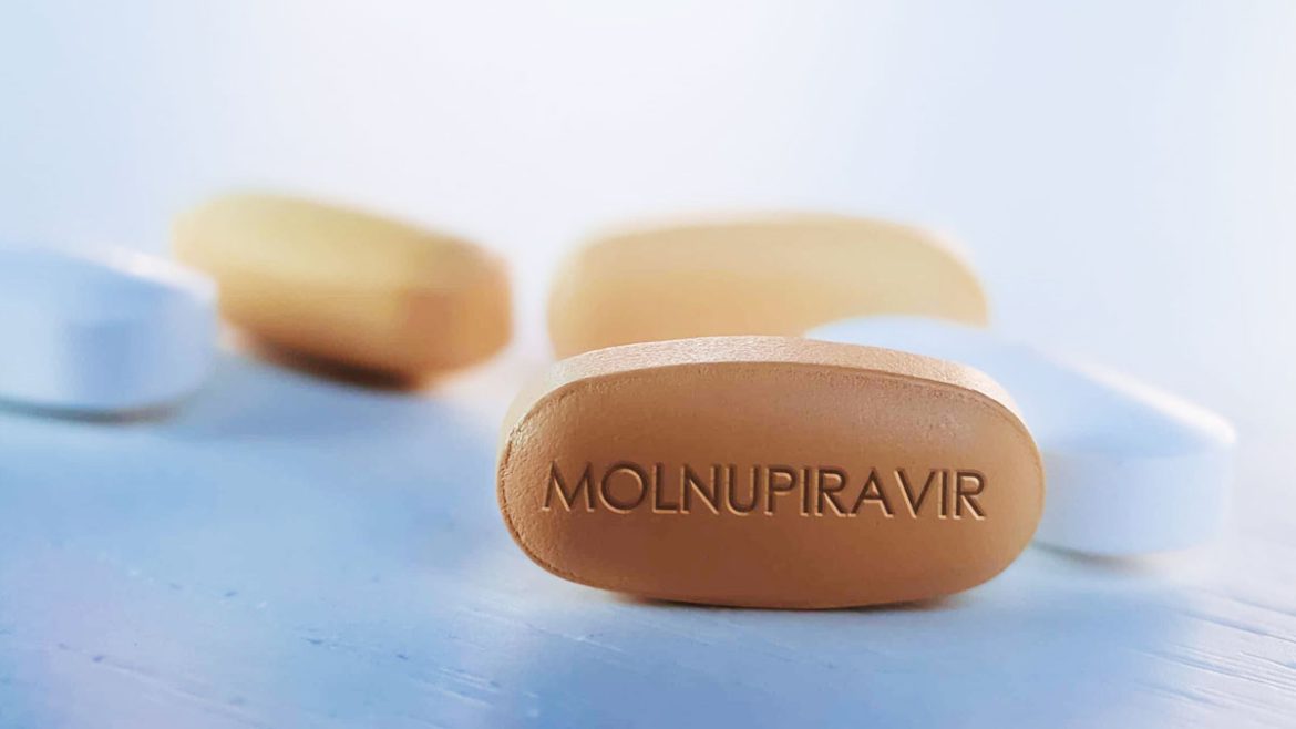 Πρώτη Παγκόσμια Έγκριση Θεραπείας Έναντι της Covid-19 σε Μορφή Χαπιού.