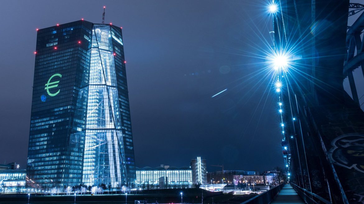 Στουρνάρας - Σταδιακή η Αύξηση των Επιτοκίων.